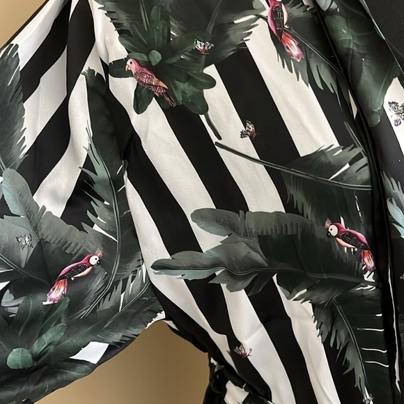 🆕 Plush Revolve Robe Women’s Black White Stripe Jungle Print Tropical XS - Picture 10 of 12